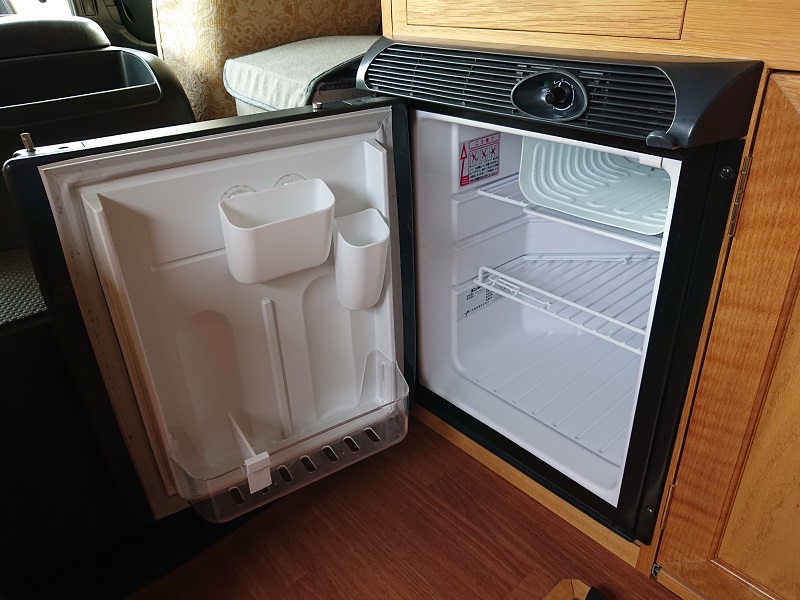 キャンピングカー冷蔵庫 12V Dometic MDC-90 ジャンク品