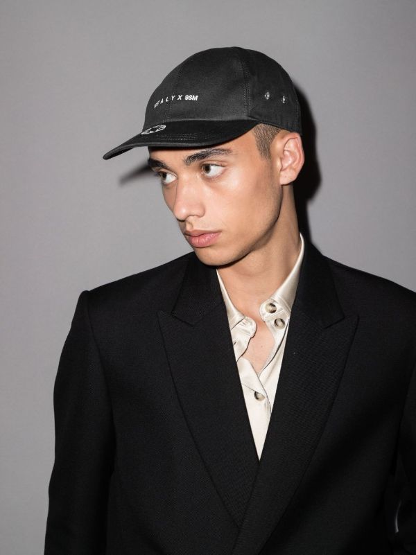 1017 ALYX 9SM ロゴ キャップ | ブラック | FARFETCH JP