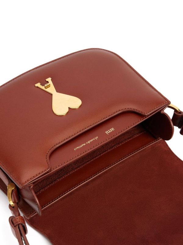 AMI Paris ロゴプレート ショルダーバッグ | ブラウン | FARFETCH JP