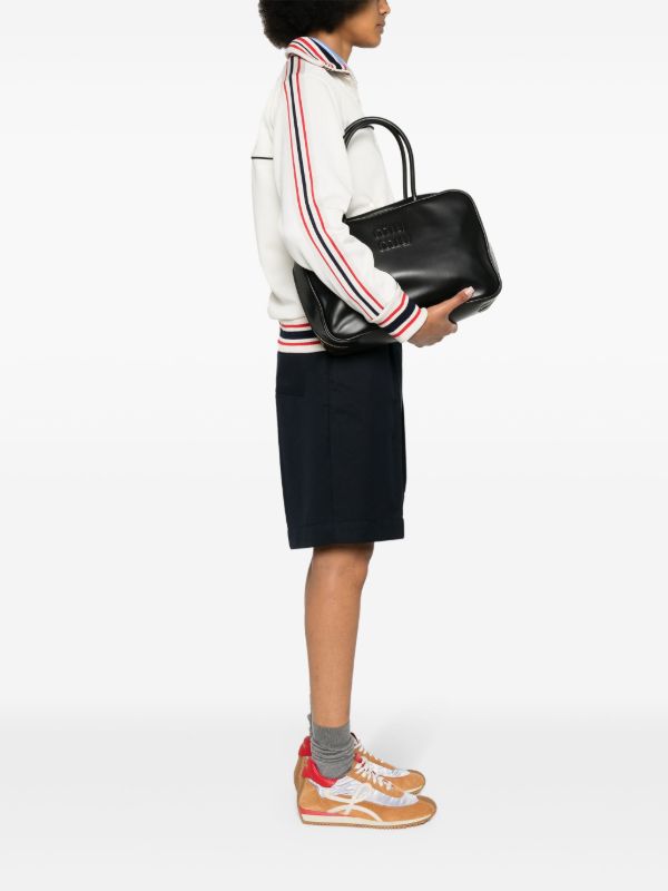 Miu Miu ロゴエンボス レザーショルダーバッグ | ブラック | FARFETCH JP