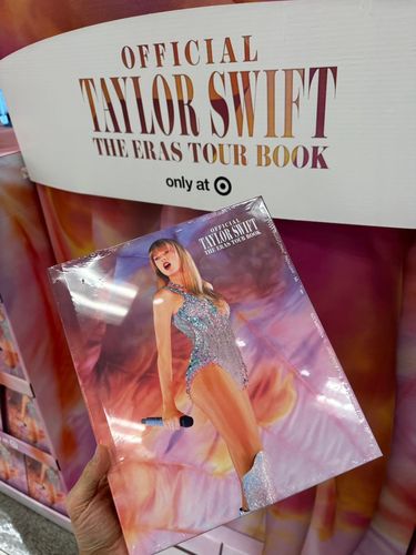 テイラー・スウィフト「ザ・エラス・ツアー・ブック」限定販売
