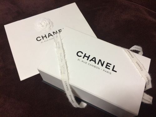世界で唯一】シャネルのパリ本店はホワイトのお箱とショッパー｜Ethan
