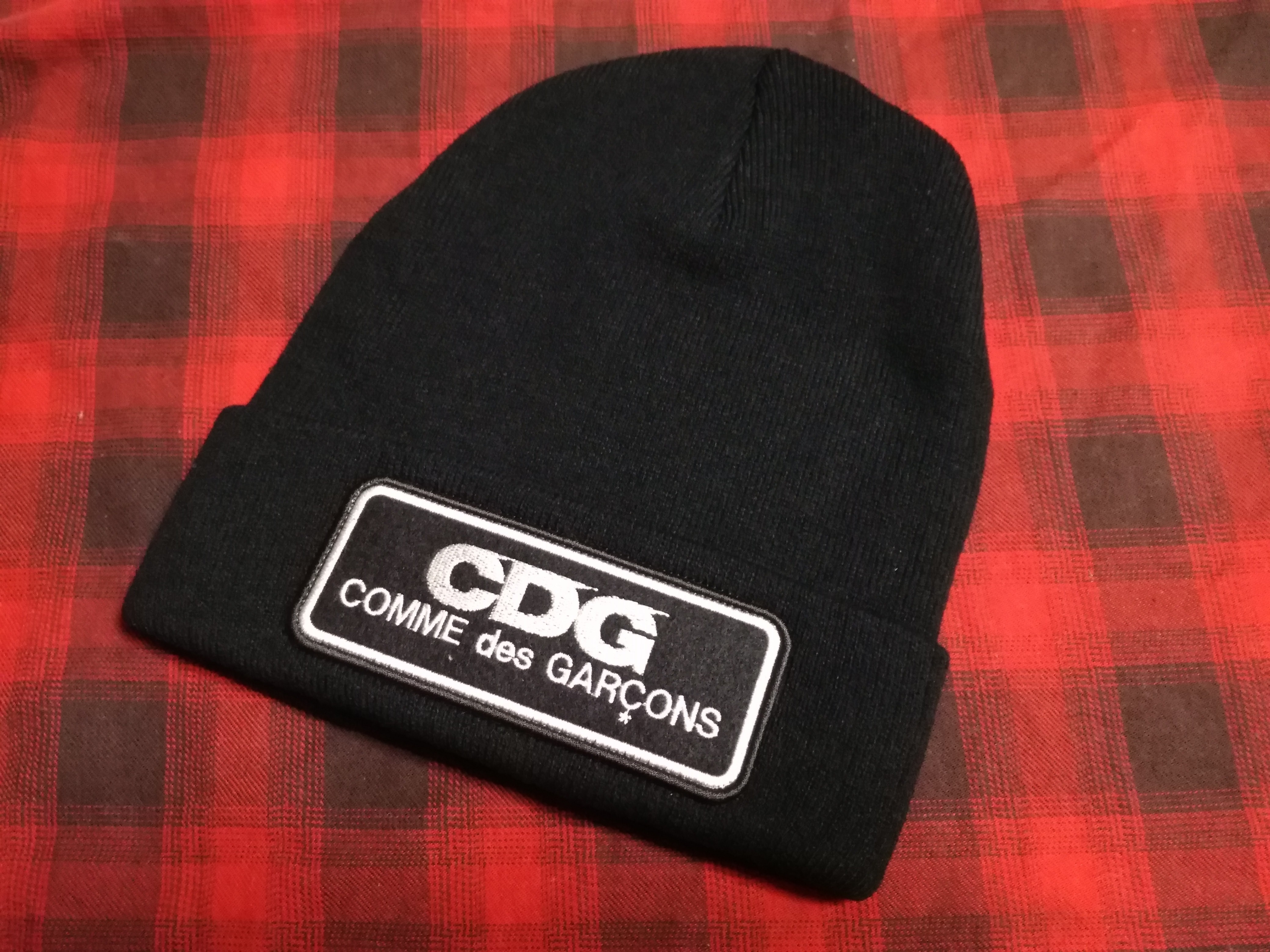大人気♥♥完売コムデギャルソン CDGロゴ ニット帽 (COMME des GARCONS