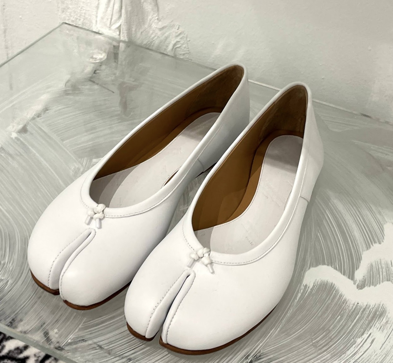 人気☆MAISON MARGIELA☆TABI レザーバレエシューズ ホワイト