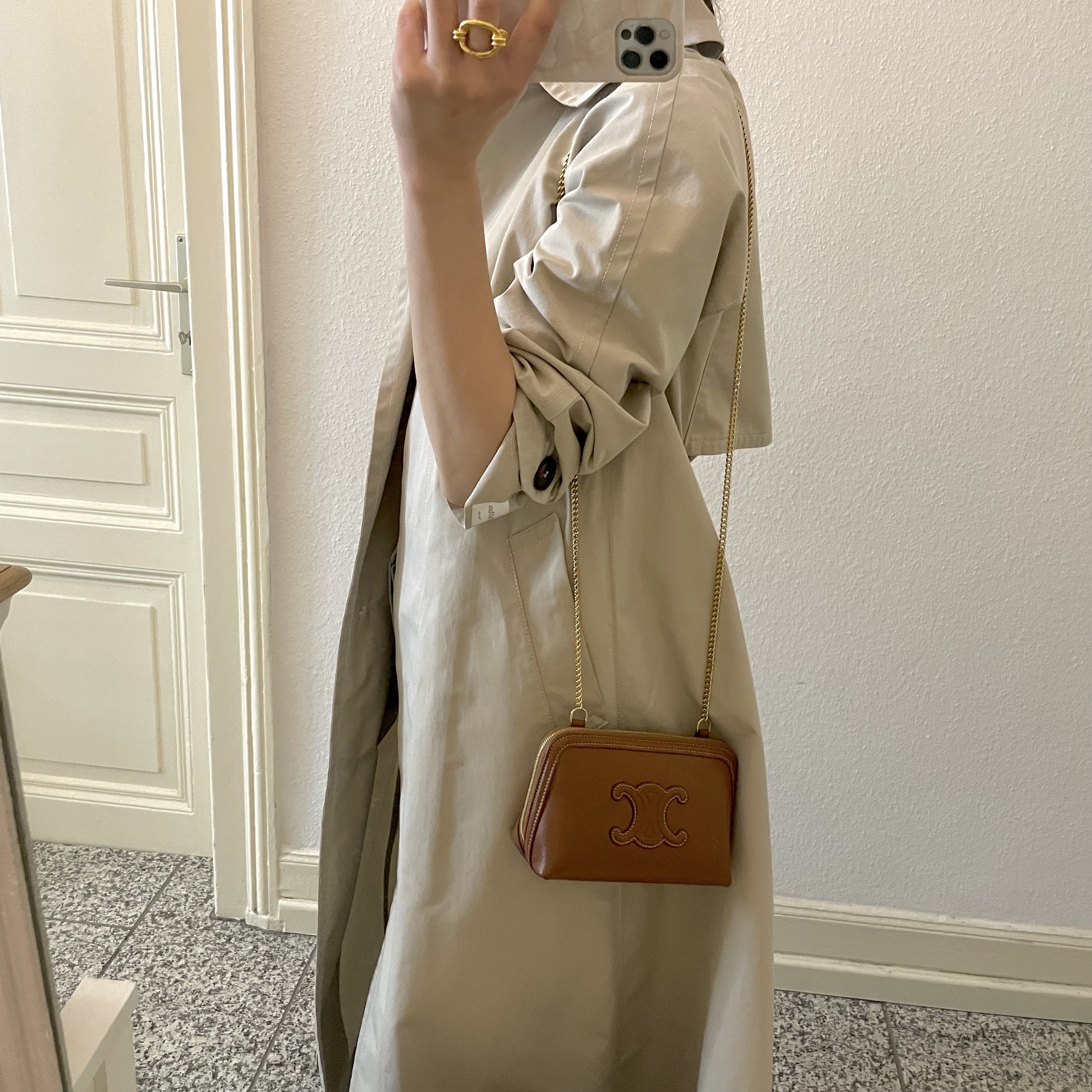 追跡付き発送【CELINE】チェーンクラッチ キュイル トリオンフ (CELINE