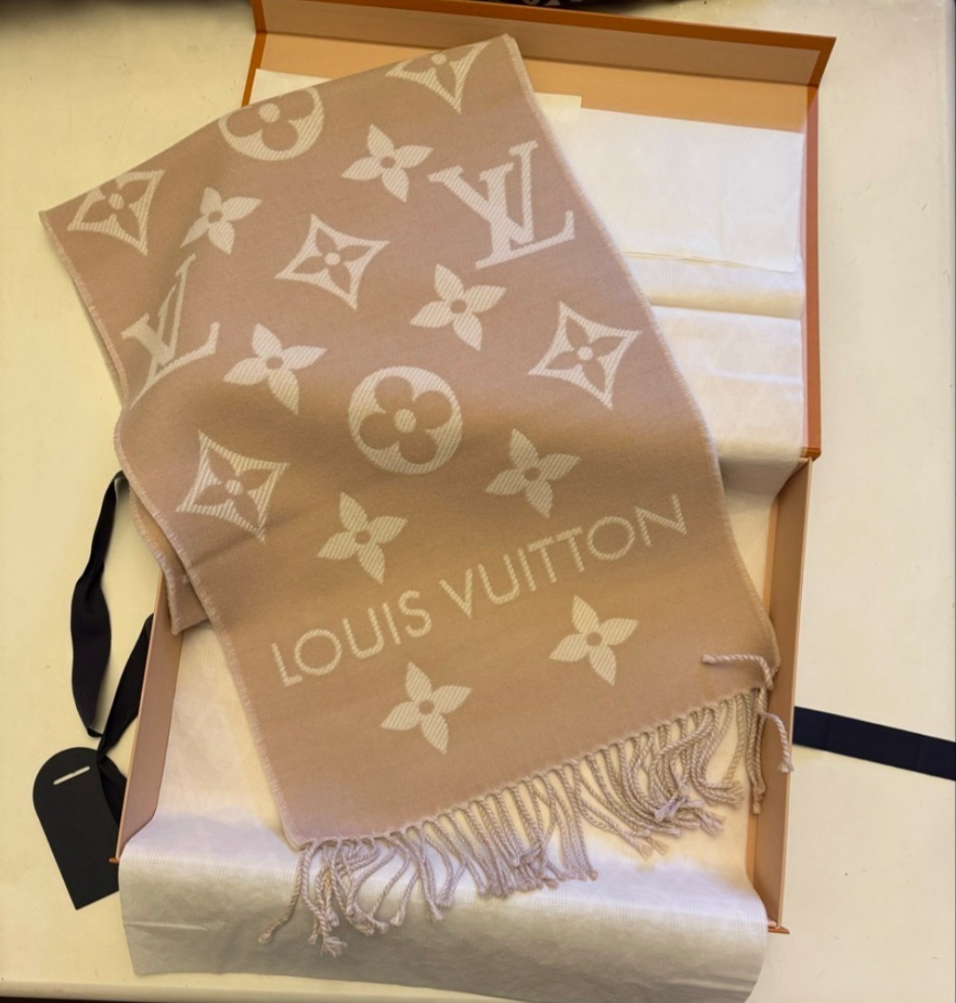 ◇すぐ届く◇【Louis Vuitton】エシャルプ・LV エセンシャル (Louis