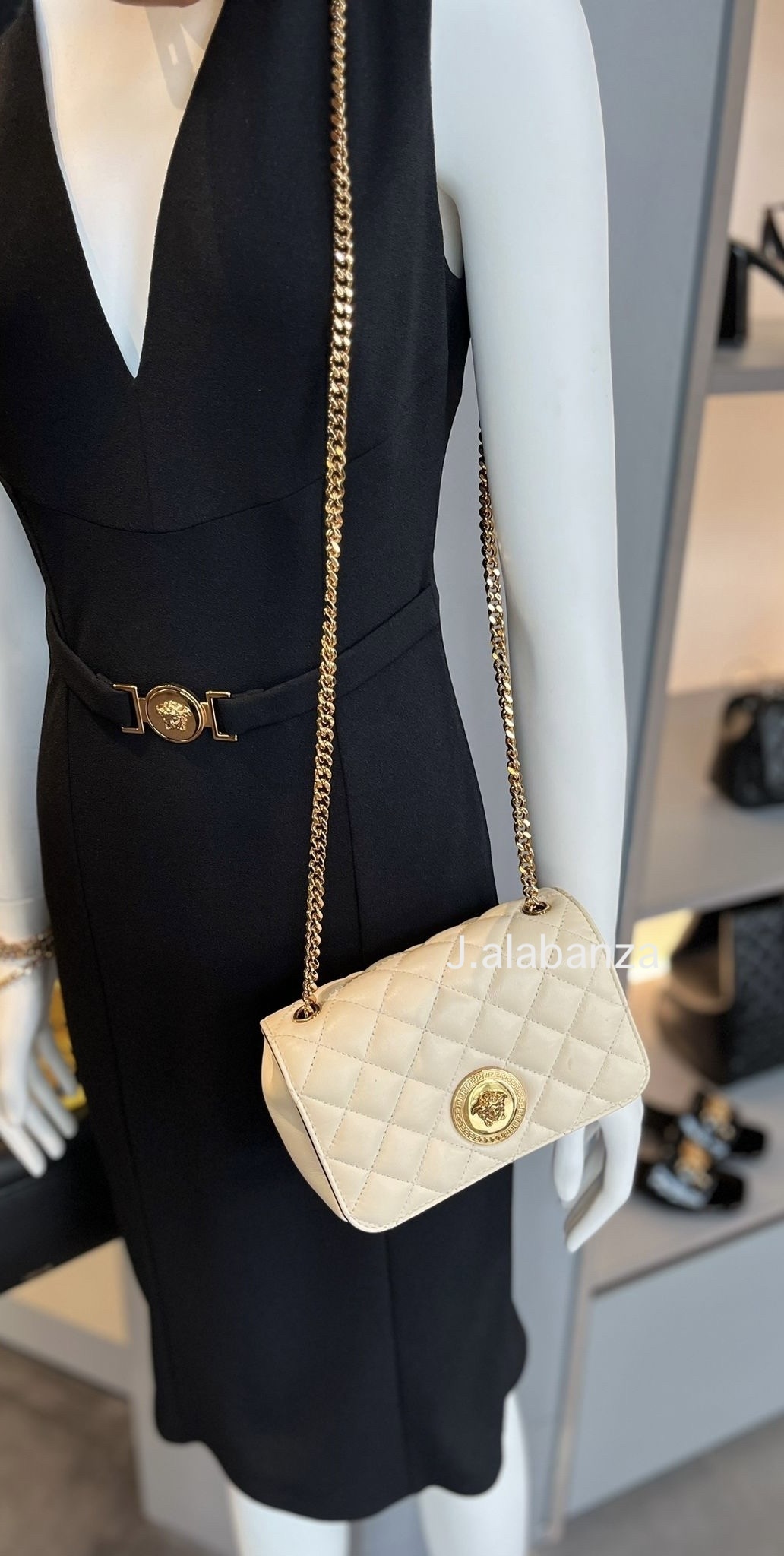 ヴェルサーチェ☆4色キルティングナッパミドルショルダーバッグ