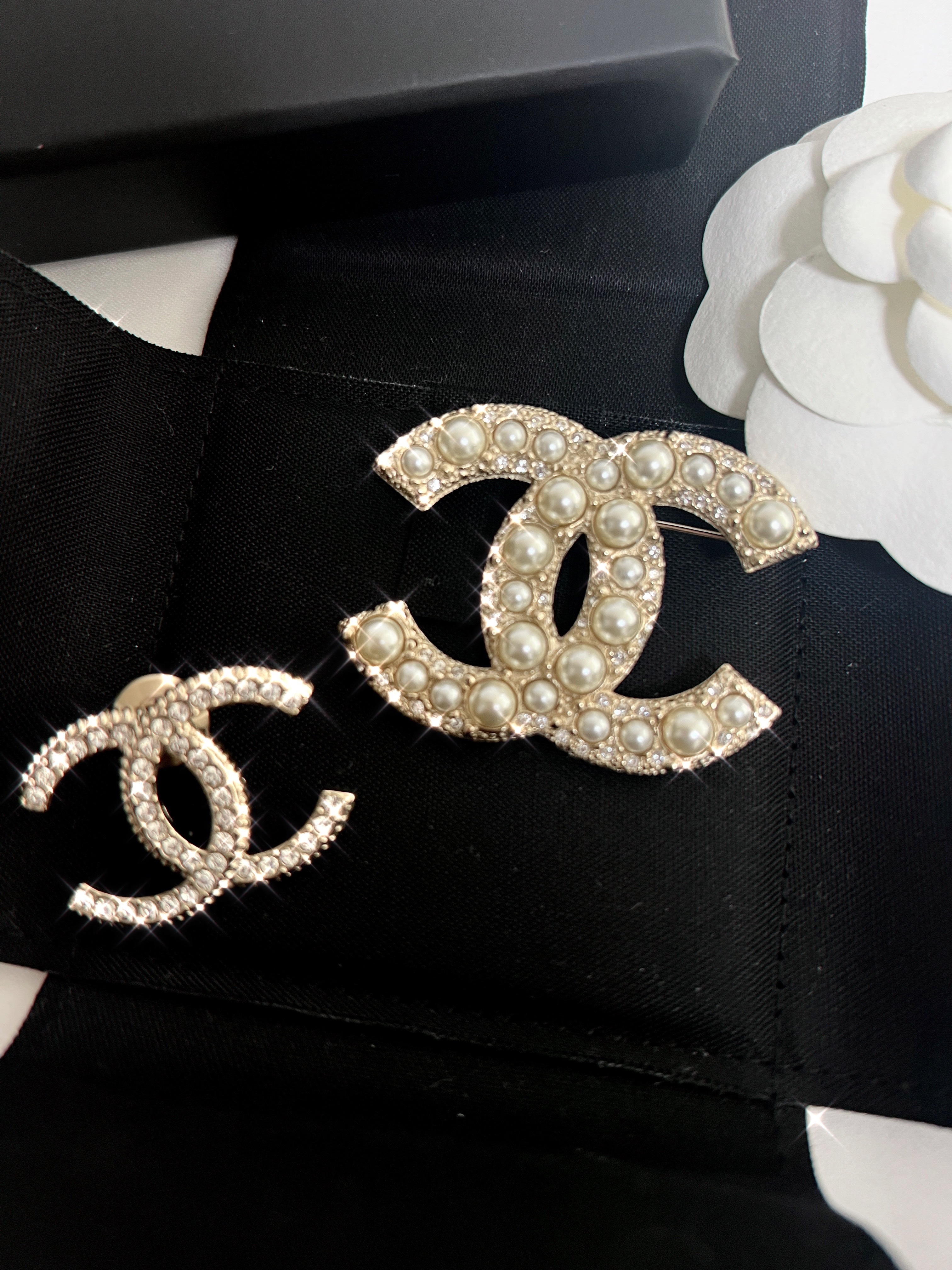 国内発送すぐ届く CHANEL シャネル クリスタル ブローチ CCロゴ