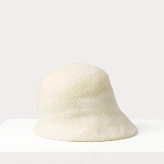 完売必至♪*Vivienne Westwood* ラインORB刺繍 バスククロッシェ