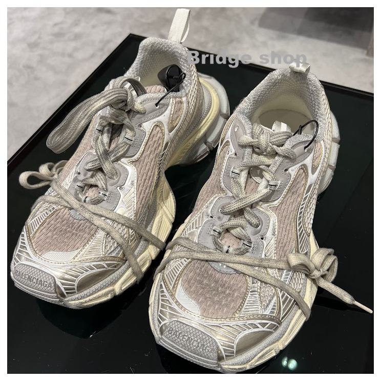 直営店*BALENCIAGA*オフホワイトウィメンズ3XLスニーカー可愛い