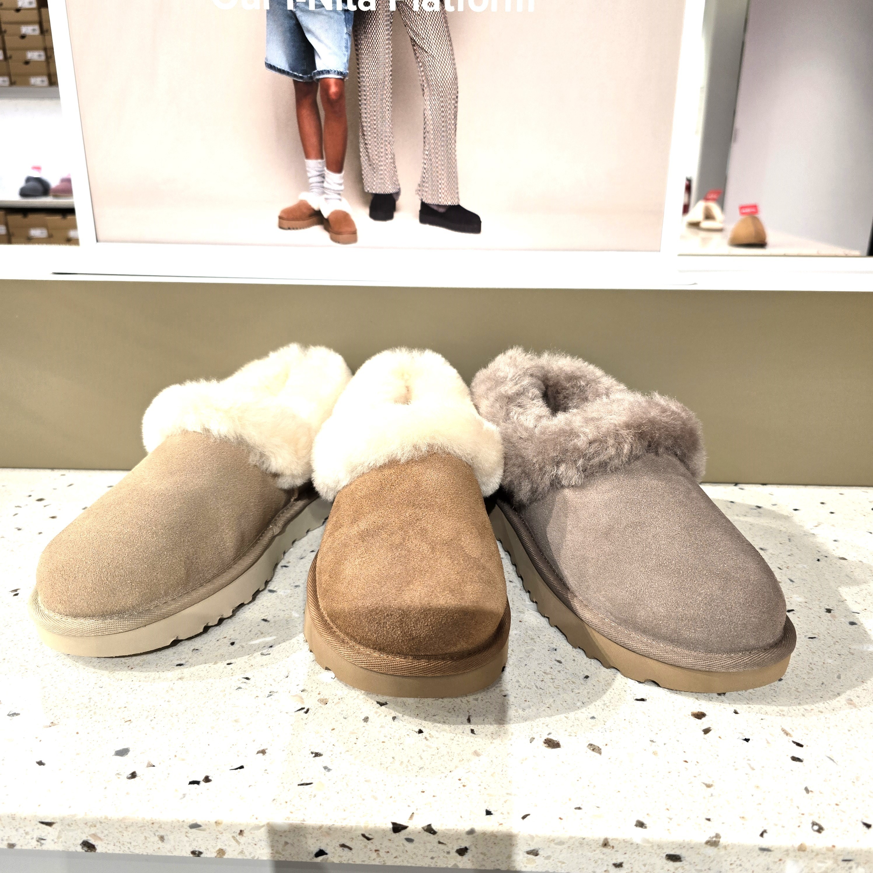 セール【UGG】NITA ファー サンダル☆かかと付きがイイ♪ 暖かい (UGG