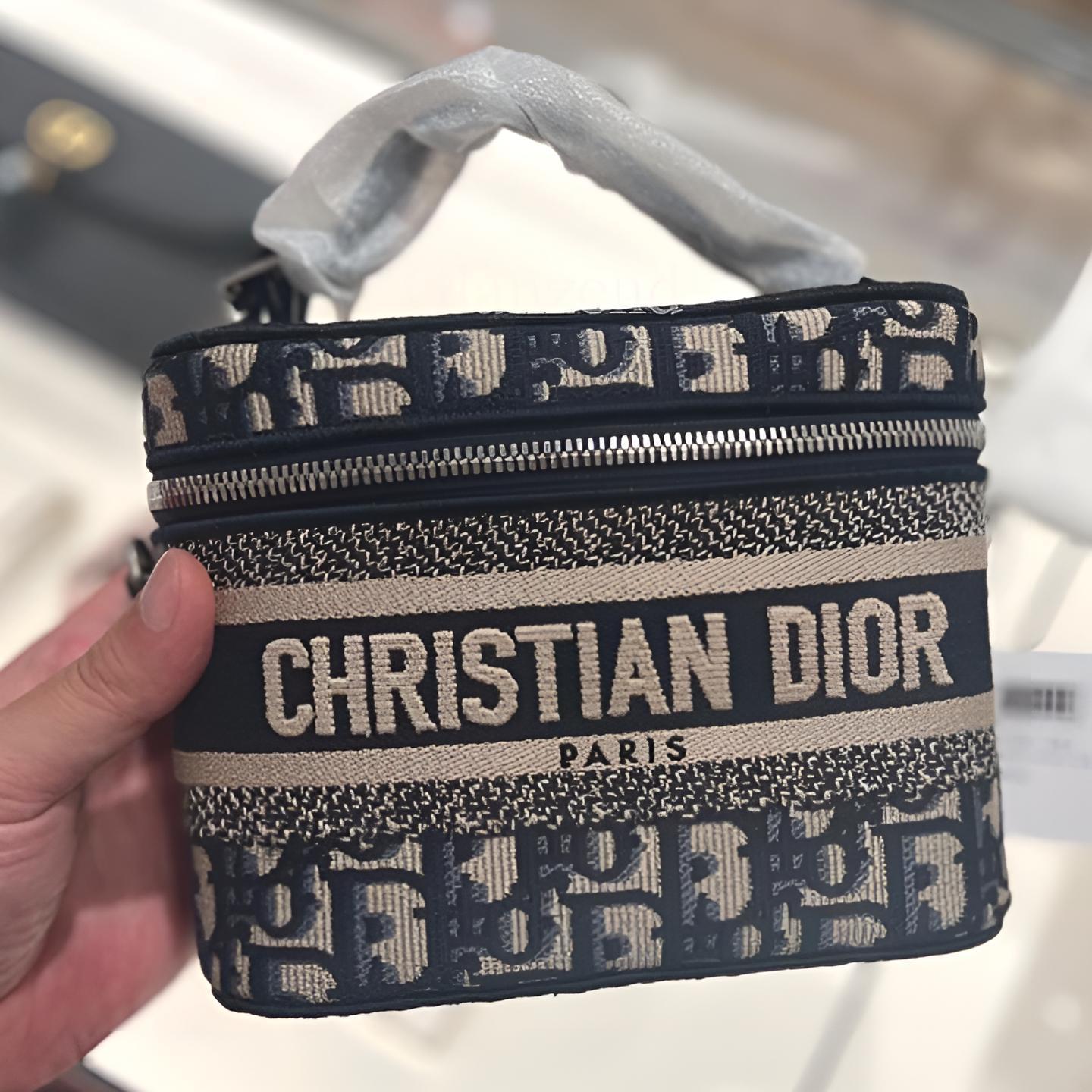 定番人気アイテム☆【Dior】《DIORTRAVEL》ヴァニティ スモール (Dior