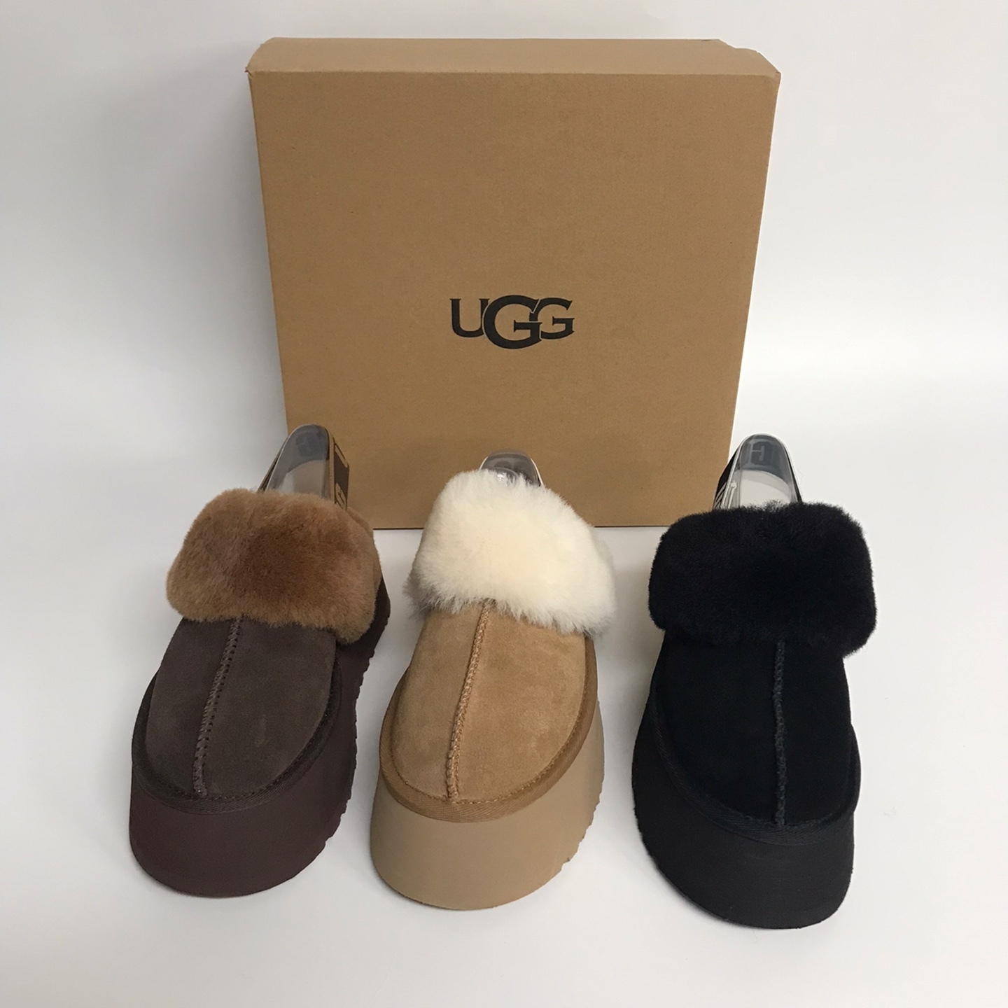 UGG(アグ)☆FUNKETTE プラットフォーム 厚底サンダル (UGG/サンダル