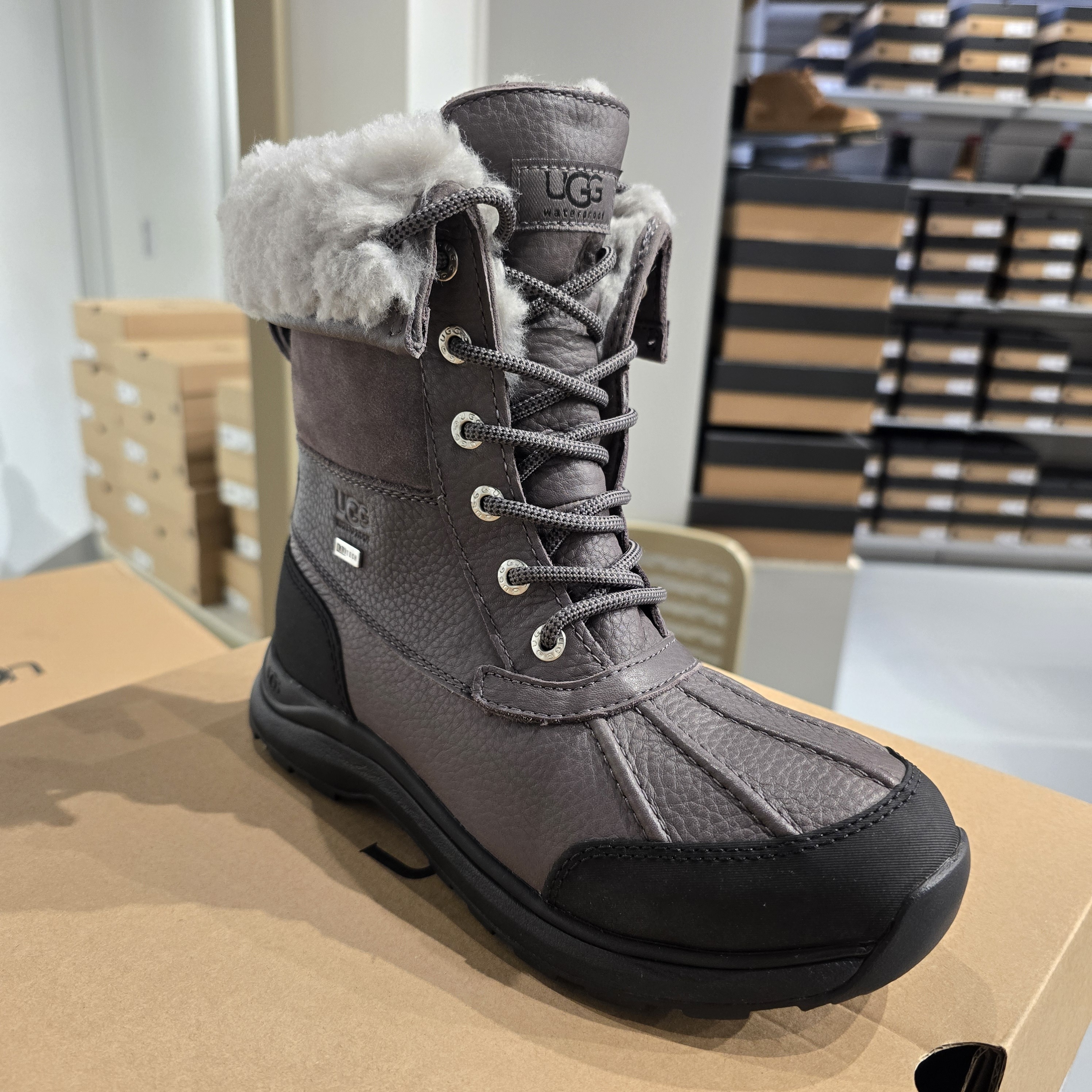 セール【UGG】防水♪防寒♪雨の日から雪山にも♪ 暖かくオシャレ (UGG