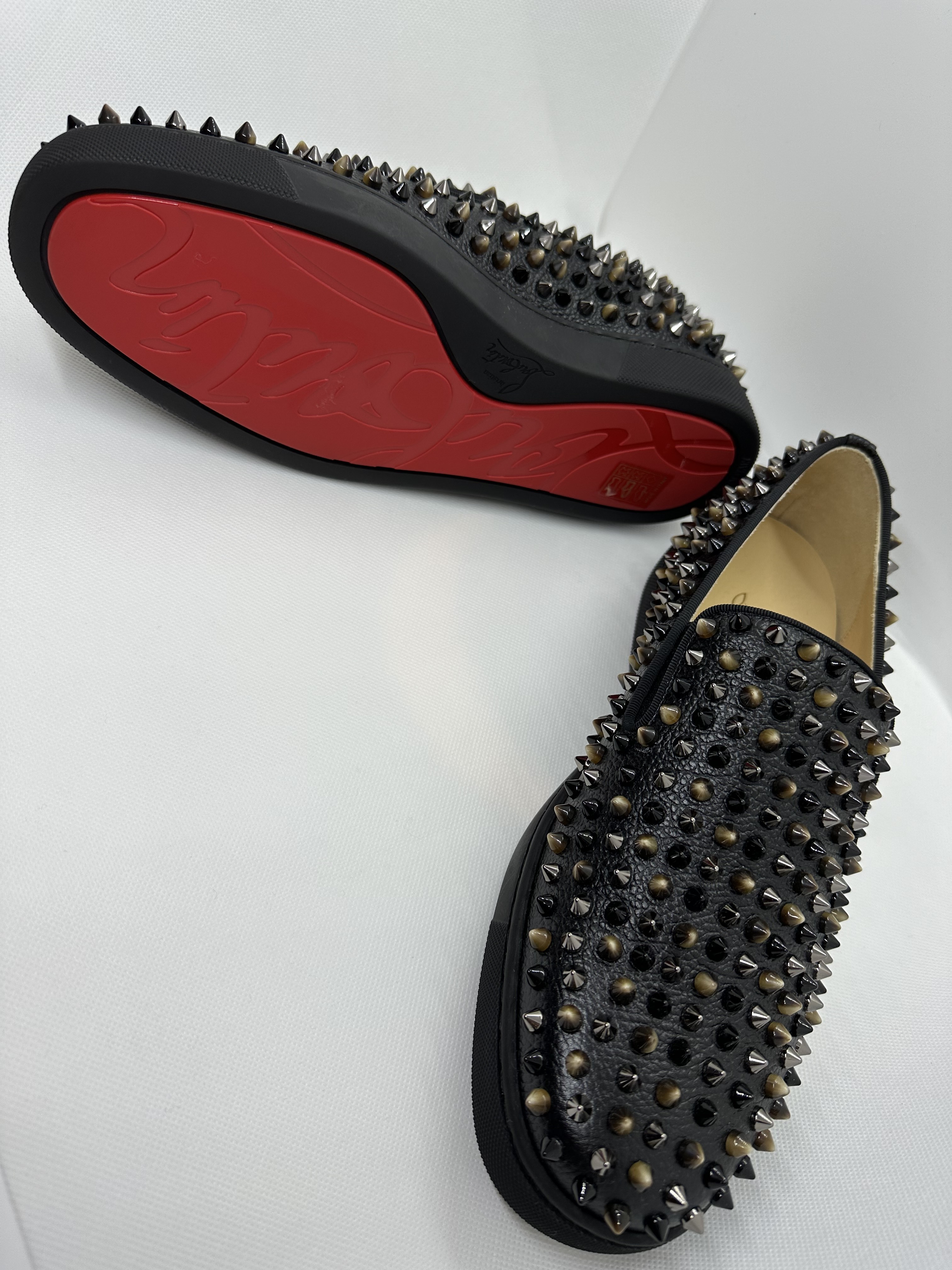 ルブタン【数量限定】ローラーボート*フラット スタッズシューズ