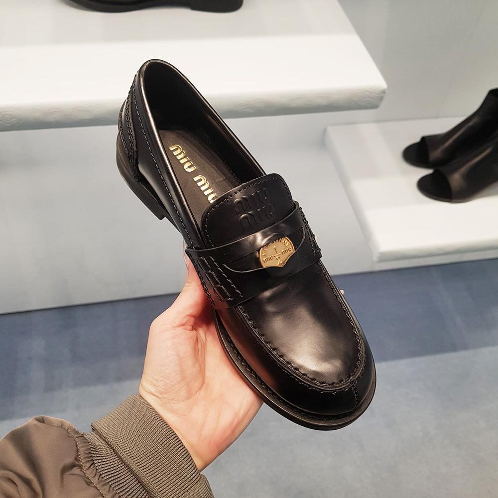 ☆MIUMIU☆ブラッシュドレザー ペニーローファー (MiuMiu/ローファー