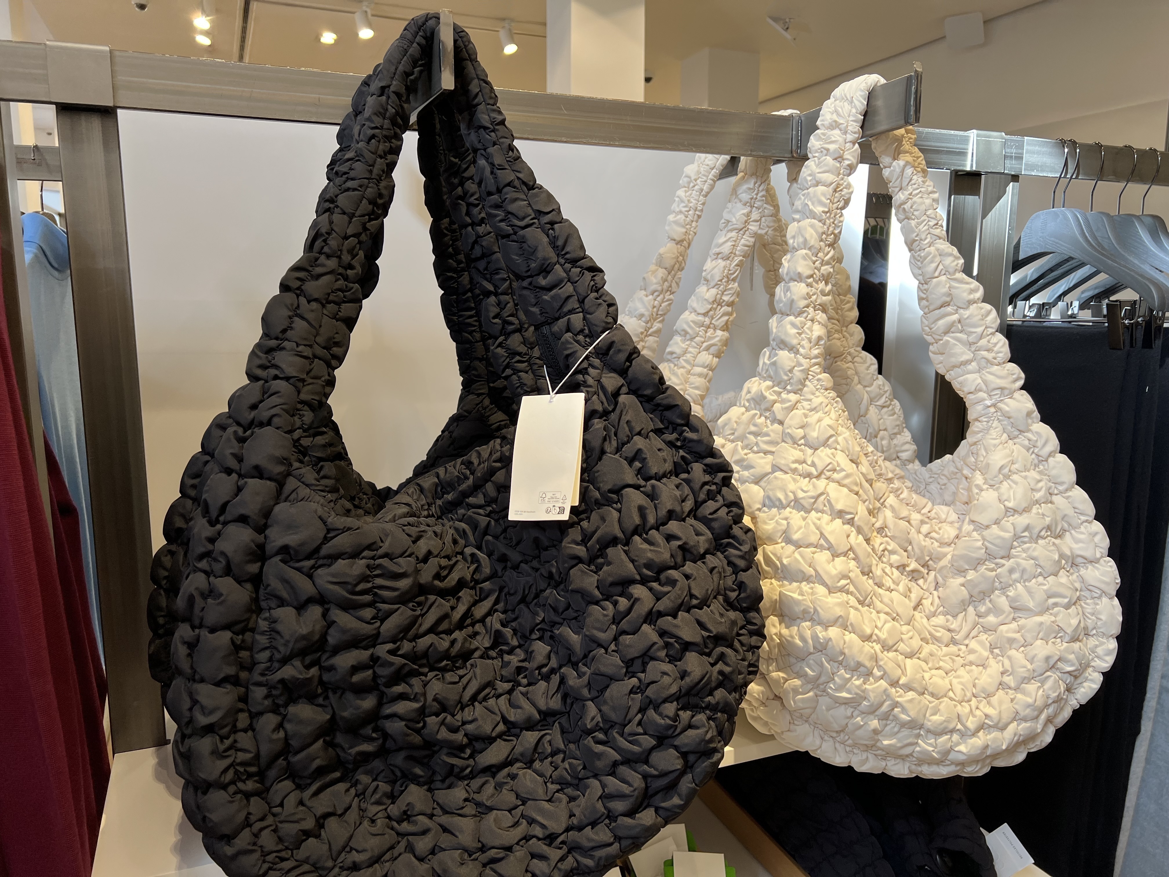 完売前に！◇COS◇キルティング オーバーサイズ バック (COS