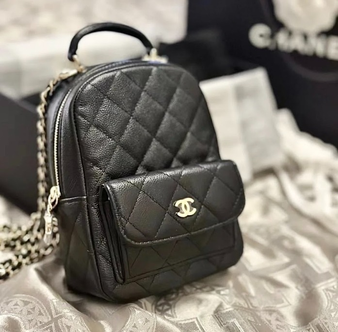 サイズ感が可愛い【CHANEL】】ミニリュック ショルダーバッグ (CHANEL