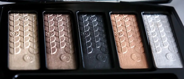 限定品☆chanel 5色アイシャドウ ☆ルミエール グラフィック (CHANEL