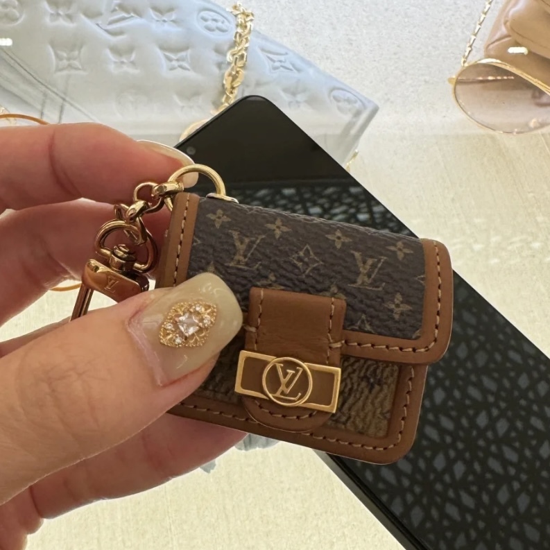 ミニチュアが可愛い♪】ルイヴィトン キーホルダー チャーム (Louis