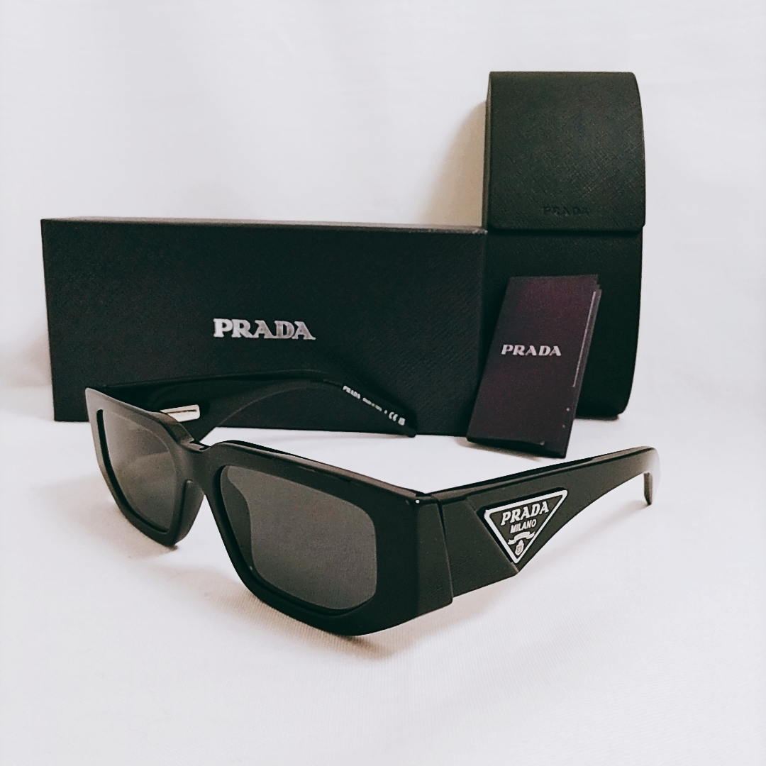 送料関税込◇PRADA トライアングルロゴ入り サングラス PR09ZS (PRADA