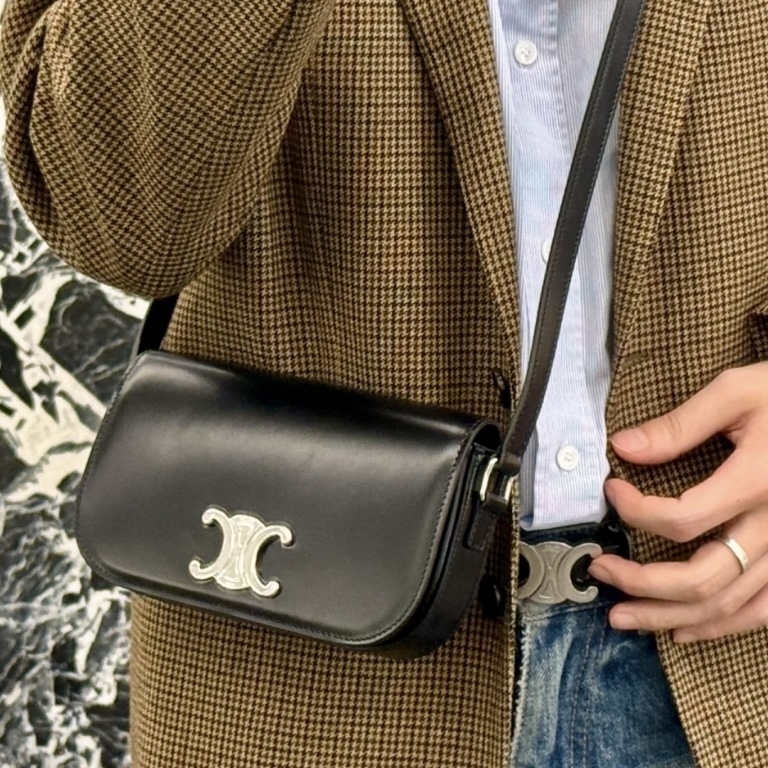 大人気☆】CELINE スモール クロスボディバッグ トリオンフ (CELINE