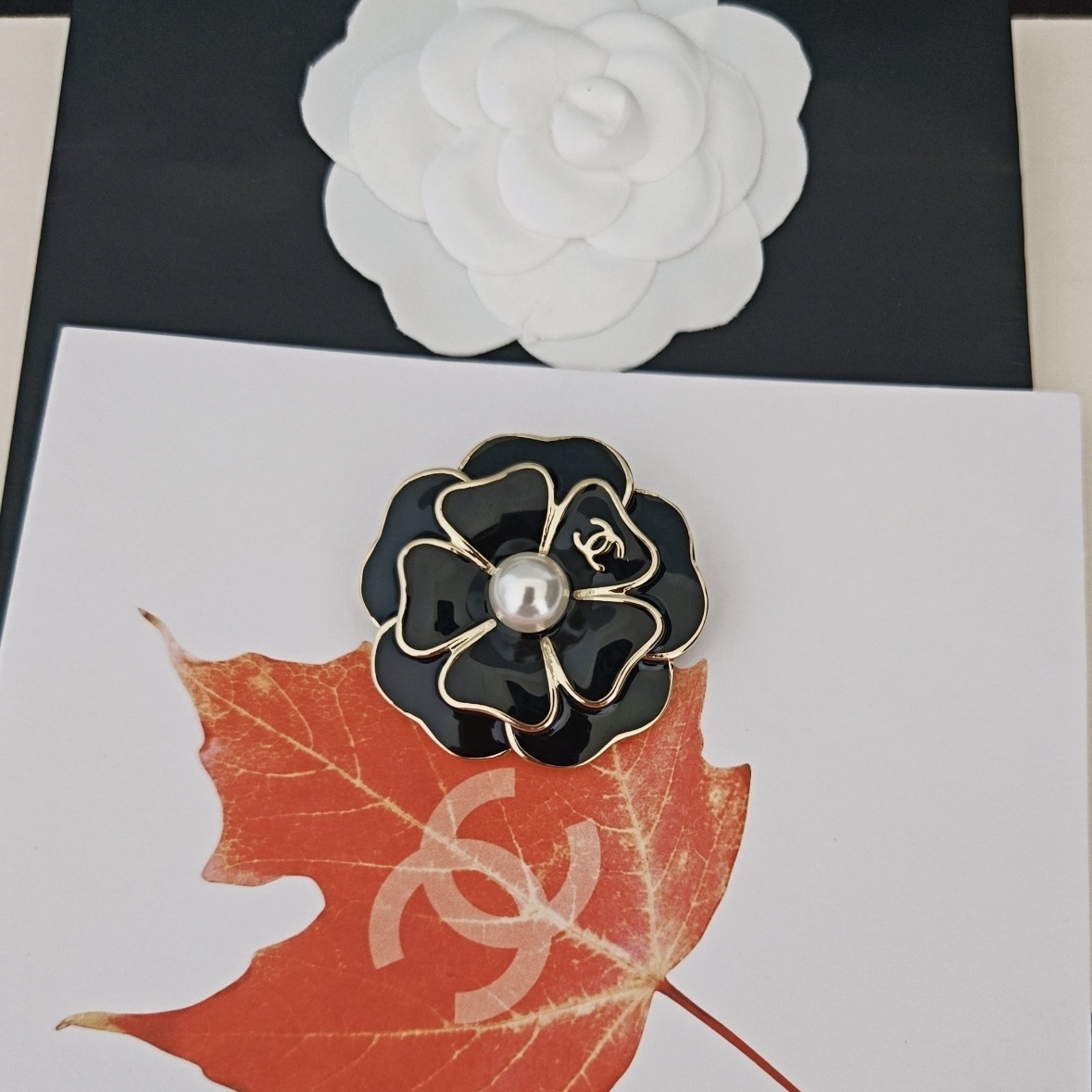 エレガンス香る一輪】CHANEL カメリアモチーフブローチ (CHANEL