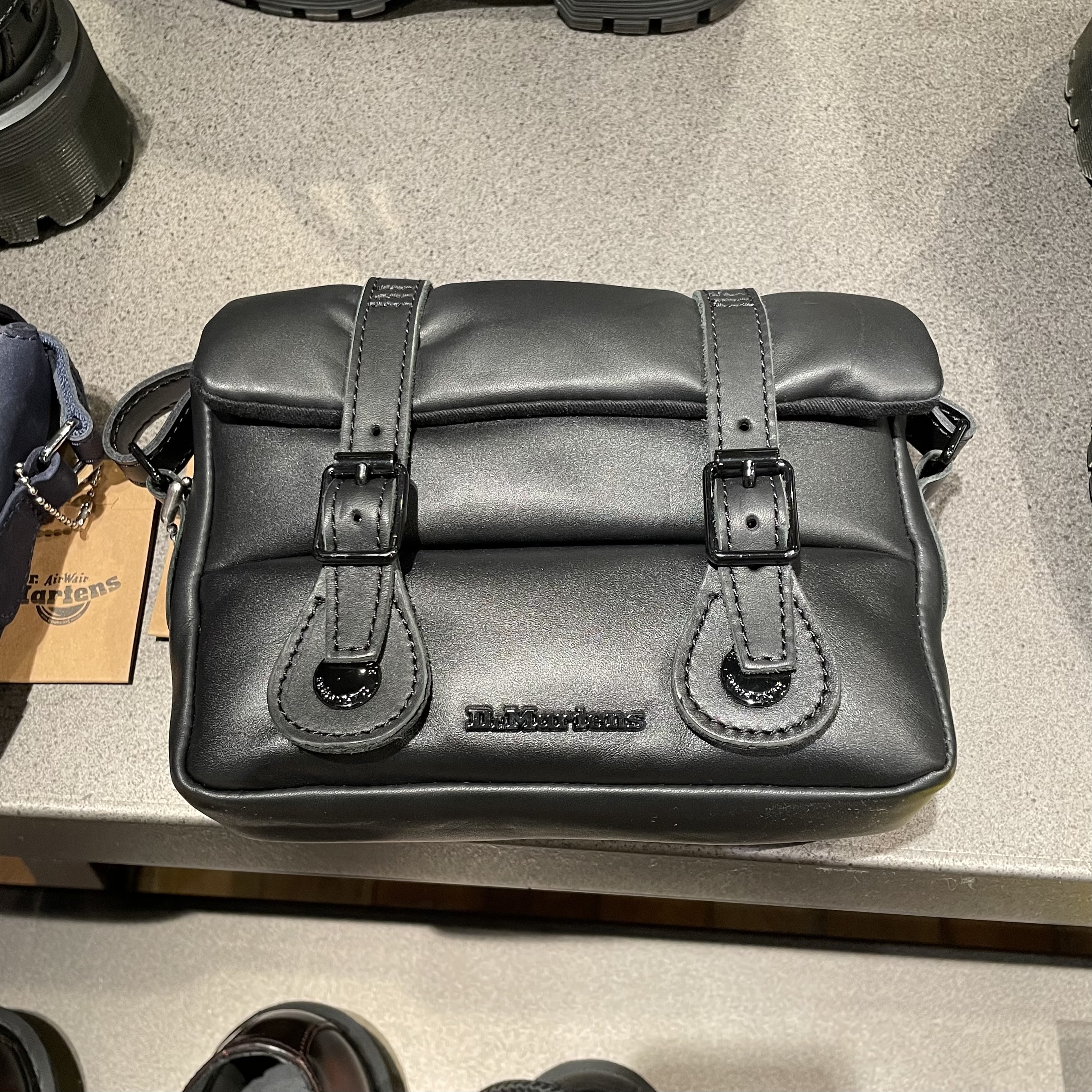 ドクターマーチン 7inch サッチェルバッグ パデッド (Dr.Martens