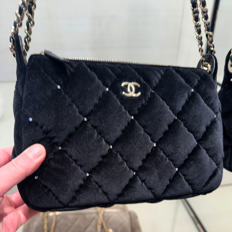 ☆まるで夜空のよう☆【CHANEL】ベロア&ラインストーン バッグ (CHANEL