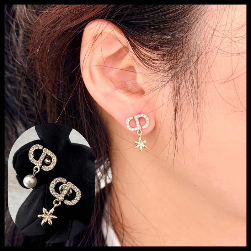 アシメントリーがおしゃれ】Dior◇Petit CD Daisy ピアス (Dior/ピアス