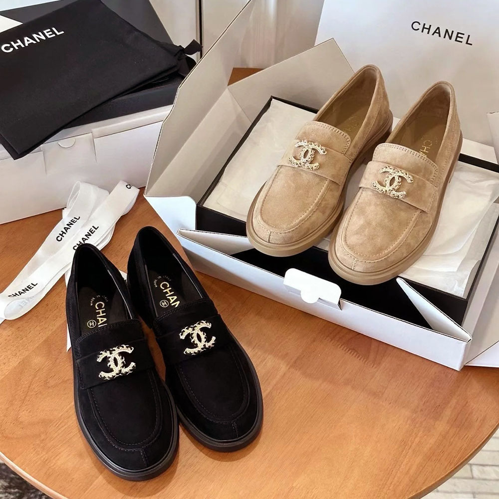 スタイリッシュに】CHANEL スエード ローファー (CHANEL/ローファー