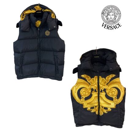 VERSACE(ヴェルサーチェ) ダウンベスト(メンズ) - ブランド通販のBUYMA