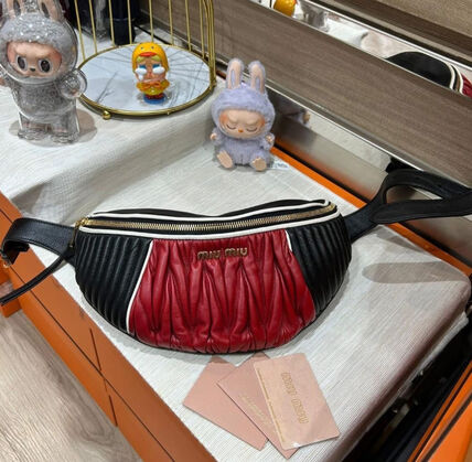 ウエストバッグ MiuMiu(ミュウミュウ) バッグ・カバン(レディース