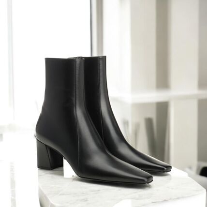 Saint Laurent(サンローラン) ショートブーツ・ブーティ(レディース