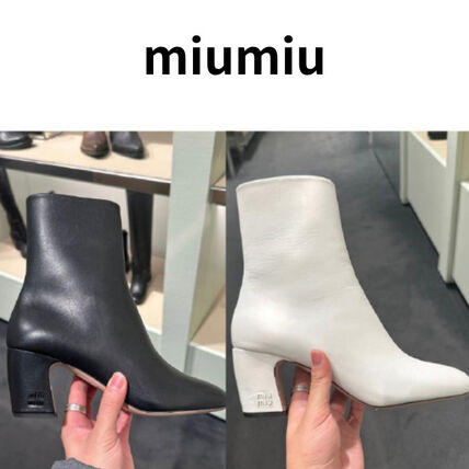ホワイト（白）系 MiuMiu(ミュウミュウ) ブーツ(レディース