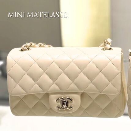 ベージュ系 CHANEL MATELASSE(シャネル マトラッセ) ショルダーバッグ