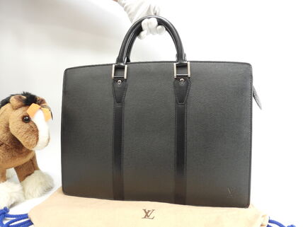 Louis Vuitton TAIGA(ルイヴィトン タイガ) ビジネスバッグ