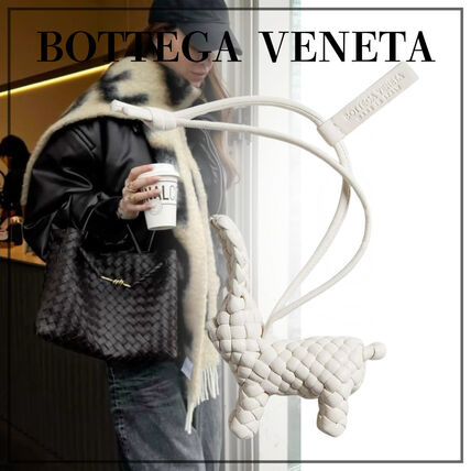 ホワイト（白）系 BOTTEGA VENETA(ボッテガヴェネタ) バッグチャーム