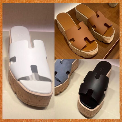 ホワイト（白）系 HERMES(エルメス) サンダル・ミュール(レディース