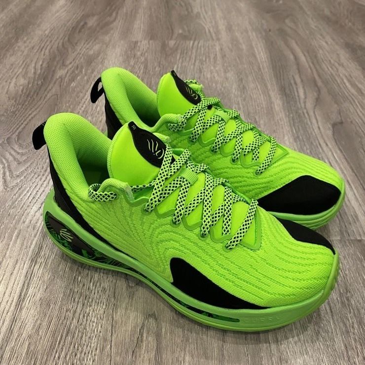 アンダーアーマーのシューズ『カリー』は海外キッズモデルなら25cm相当