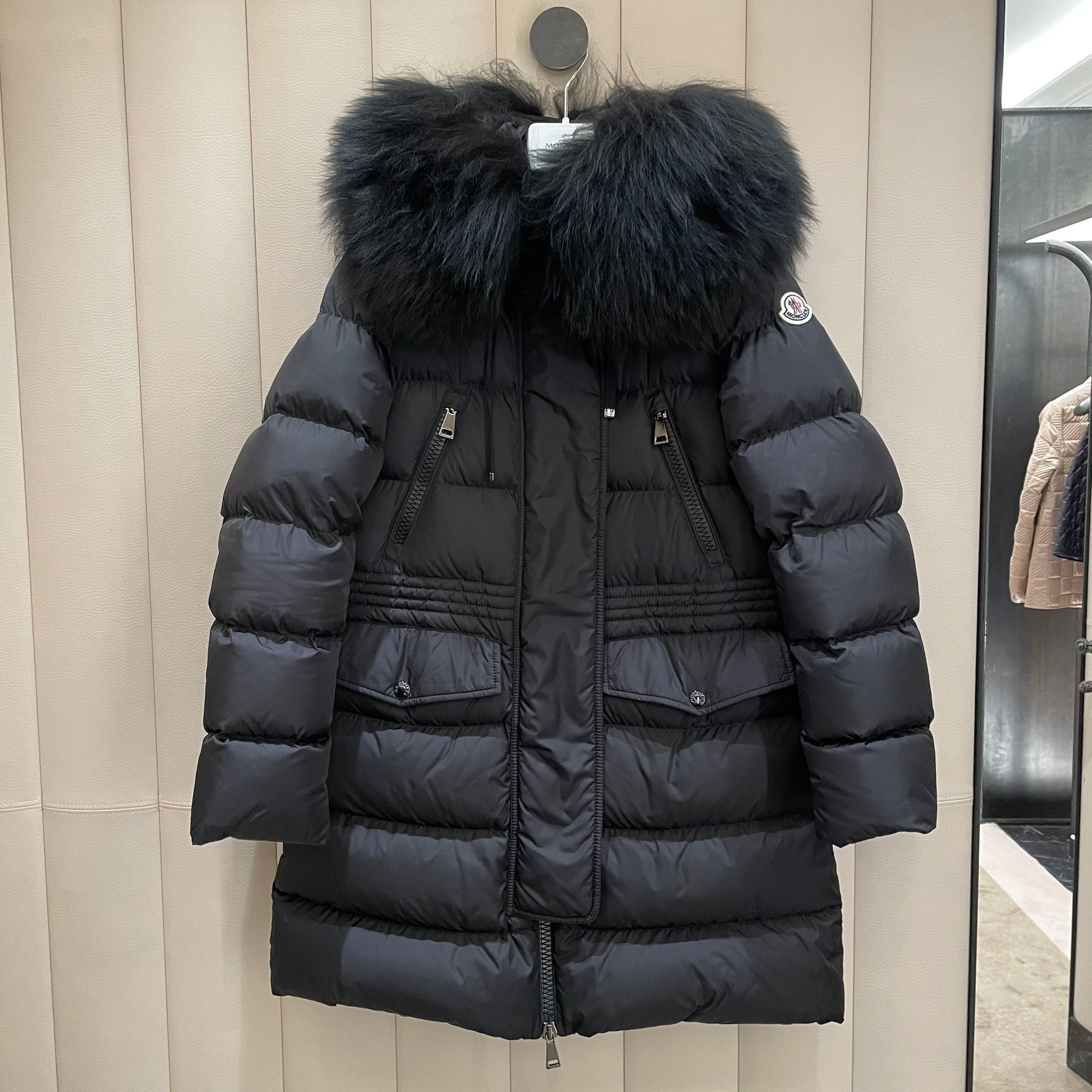 MONCLER(モンクレール)のファー付きダウンジャケット 人気モデル