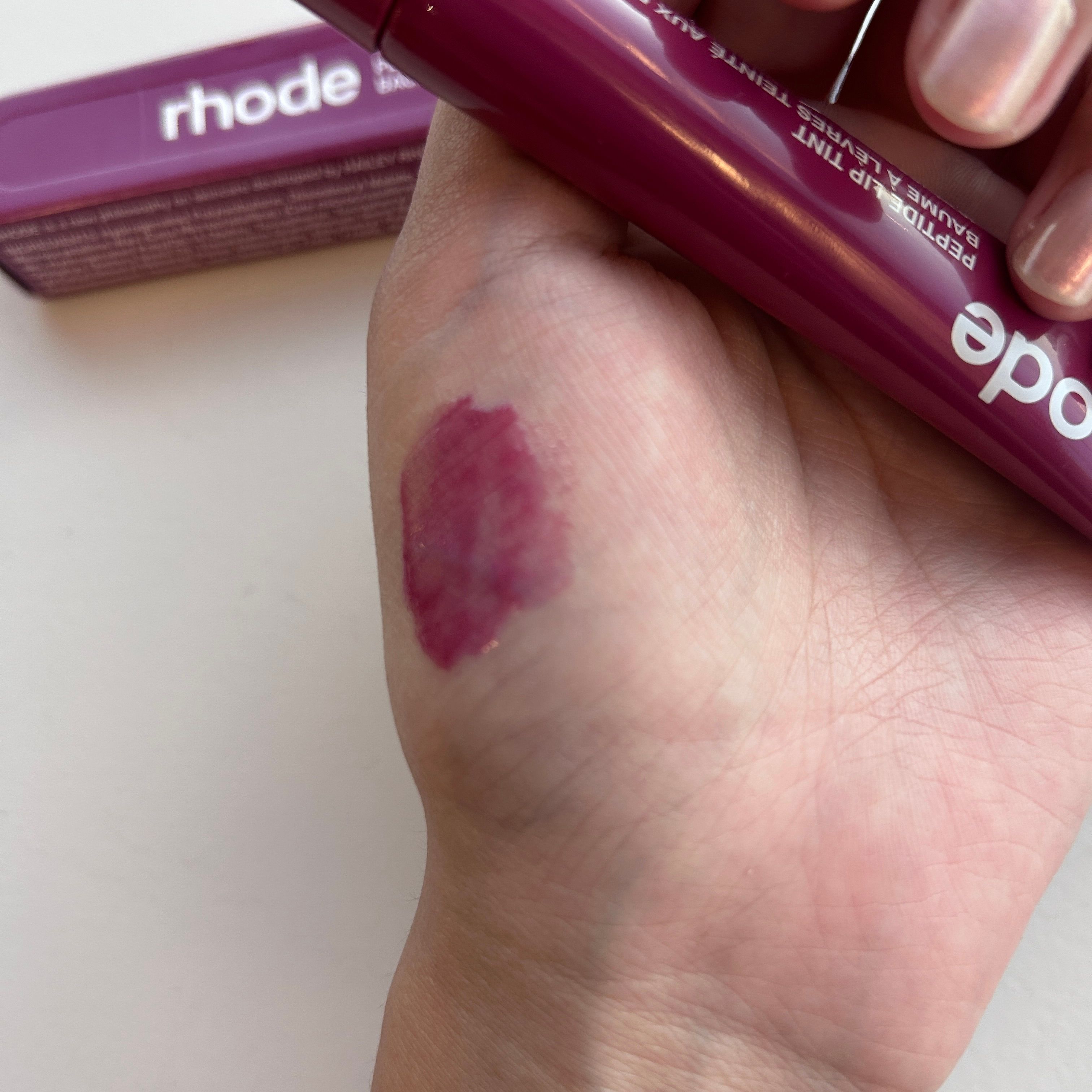 ヘイリー・ビーバーが手がけるスキンケアブランド「rhode」にティン