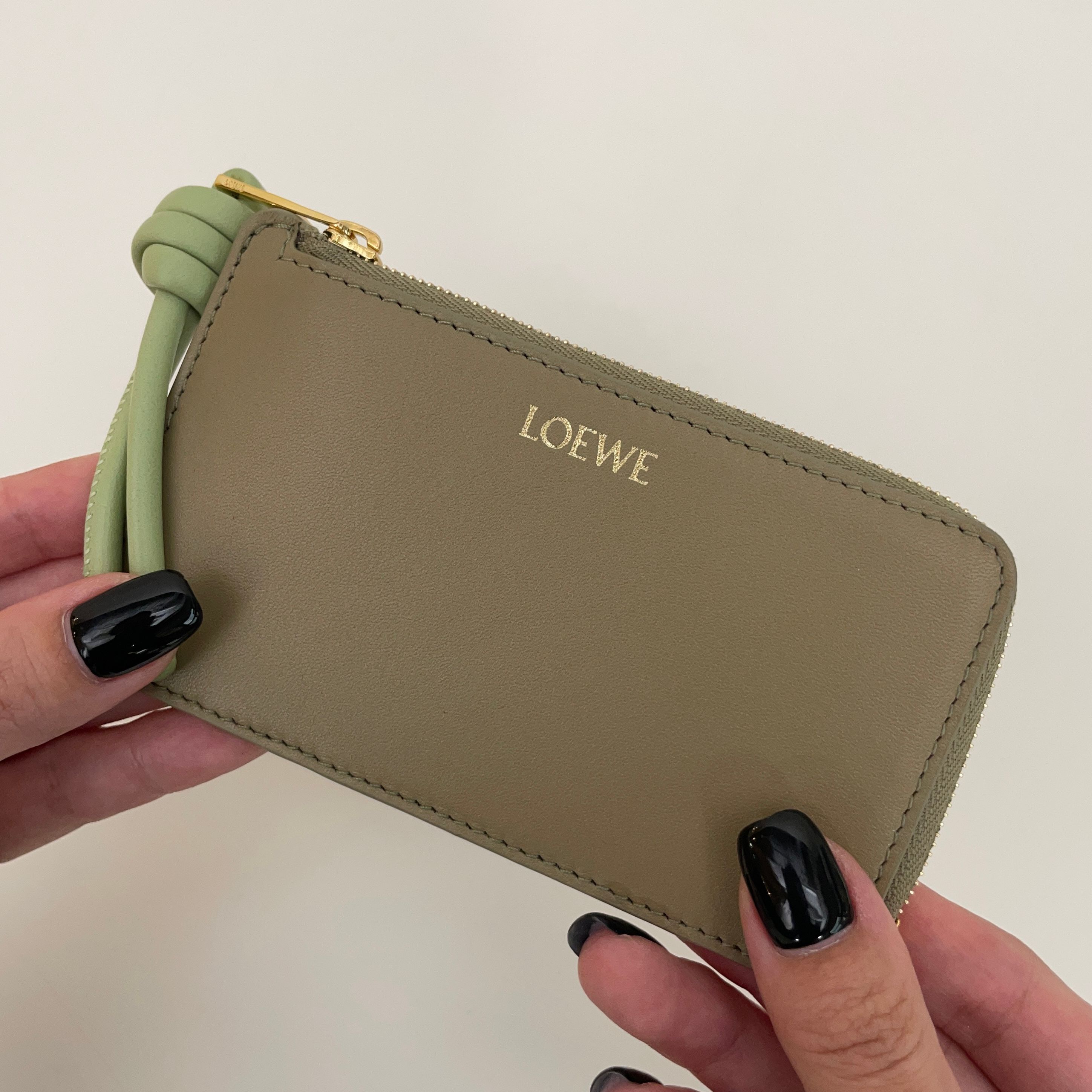 使いやすさ抜群でつい欲しくなる！LOEWE(ロエベ)の人気財布をご紹介