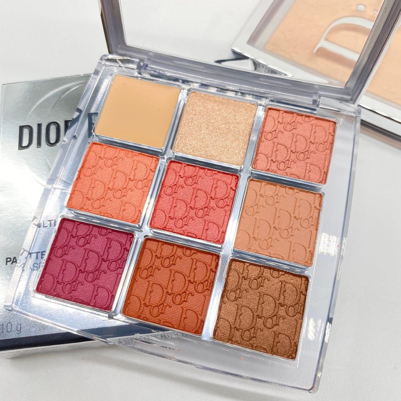 Dior(ディオール)のバックステージから「007 コーラル」のアイシャドウ