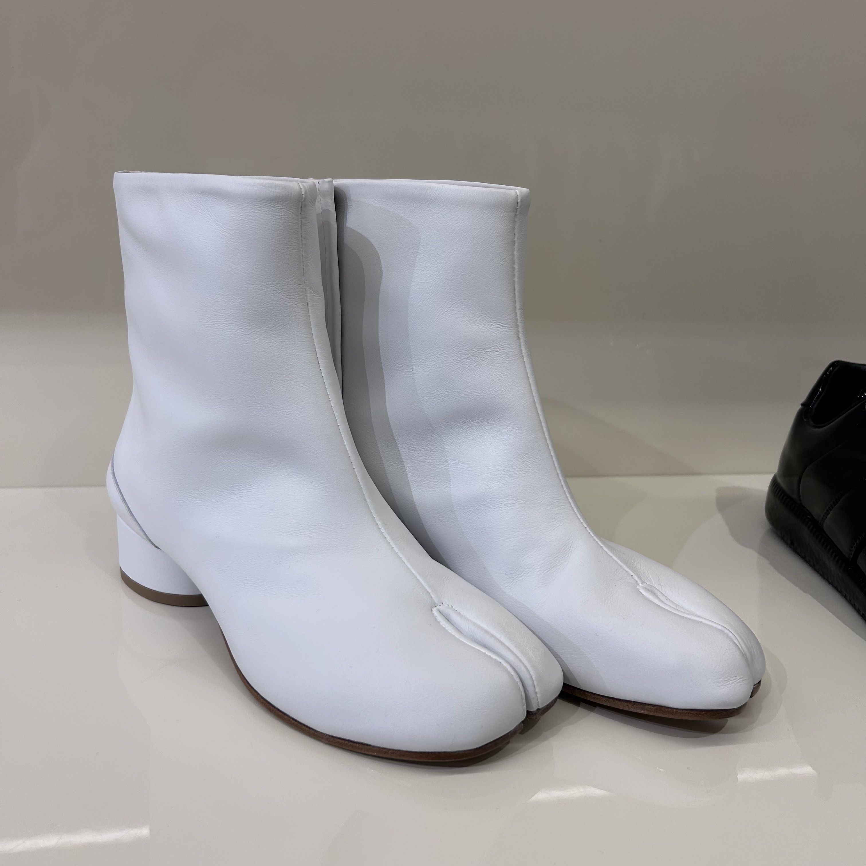 Maison Margiela(メゾン マルジェラ)』の『タビブーツ』から穴場