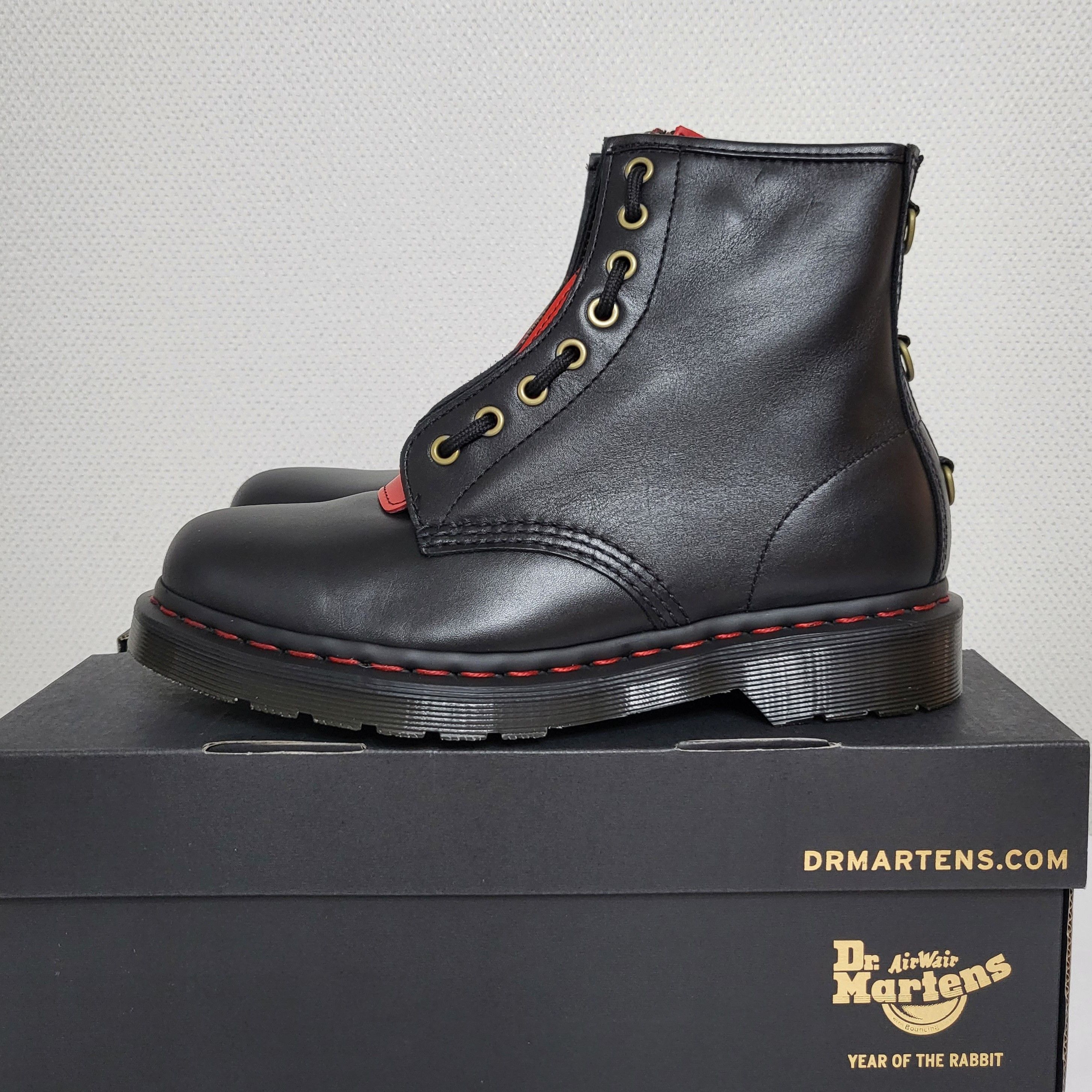 Dr.Martens(ドクターマーチン)が卯年を記念した限定シューズ・ブーツ