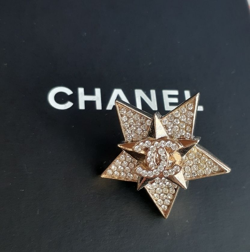 国内発送☆シャネルCHANEL きらきらココマーク ブローチ☆星 (CHANEL