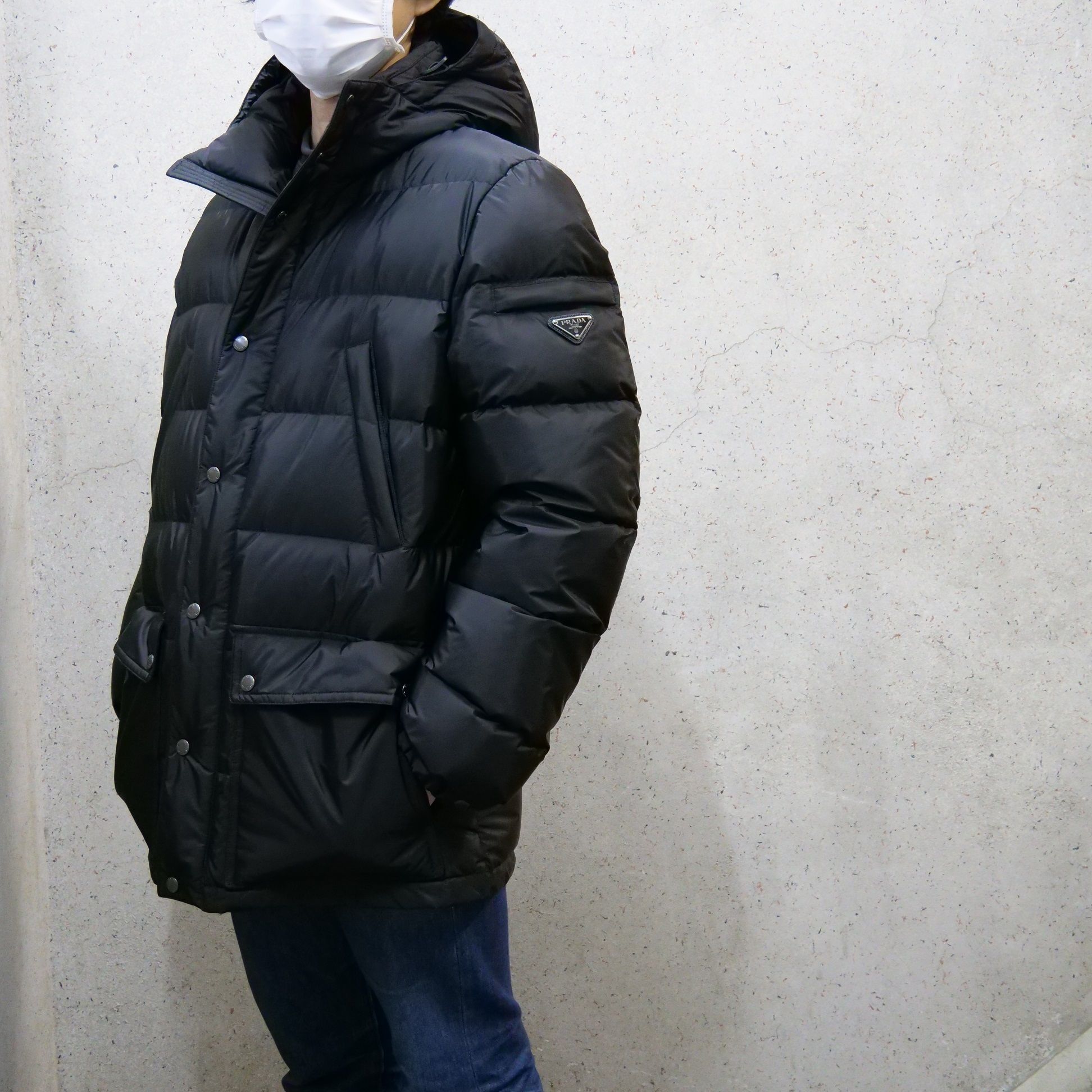 PRADA 国内直営 大人気 フード付きダウンジャケット (PRADA/ダウン