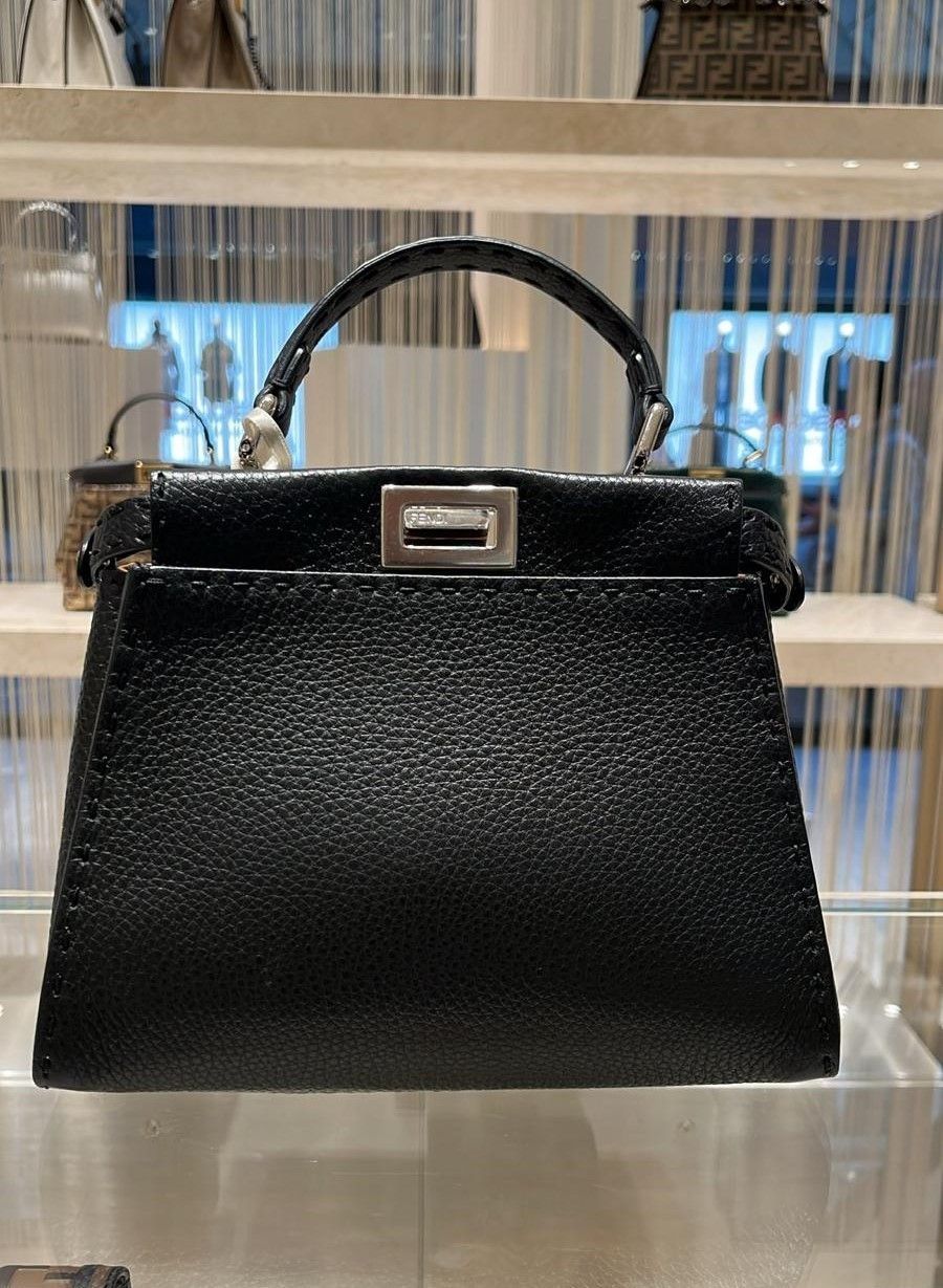 大人気！【FENDI】ピーカブー ミニ ブラック セレリア バッグ (FENDI