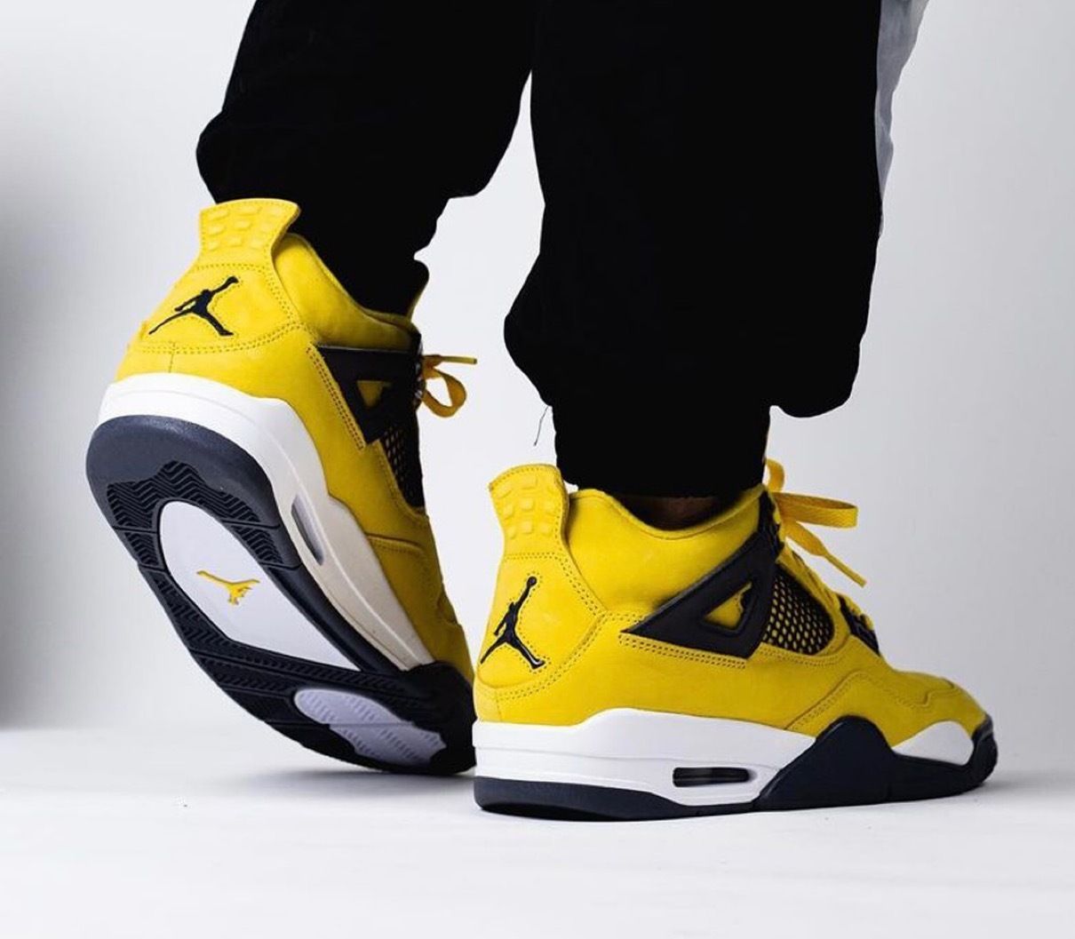 Nike Air Jordan 4 TOUR YELLOW エアジョーダン4 ツアーイエロー (Nike